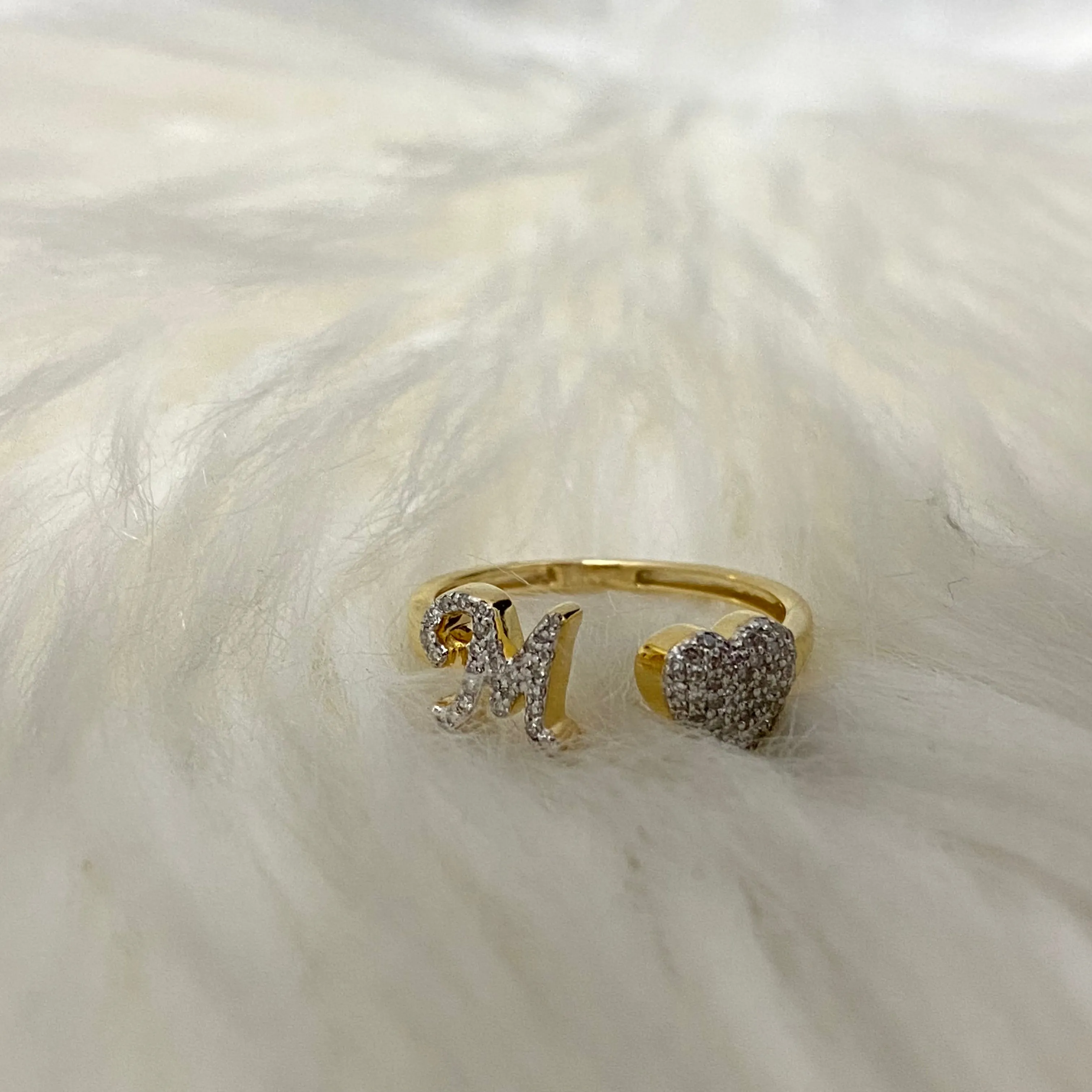 10K Yellow Gold Diamond Heart - Letter M Ring 0.20Ct Dia / 1.8gr / Size 6.5