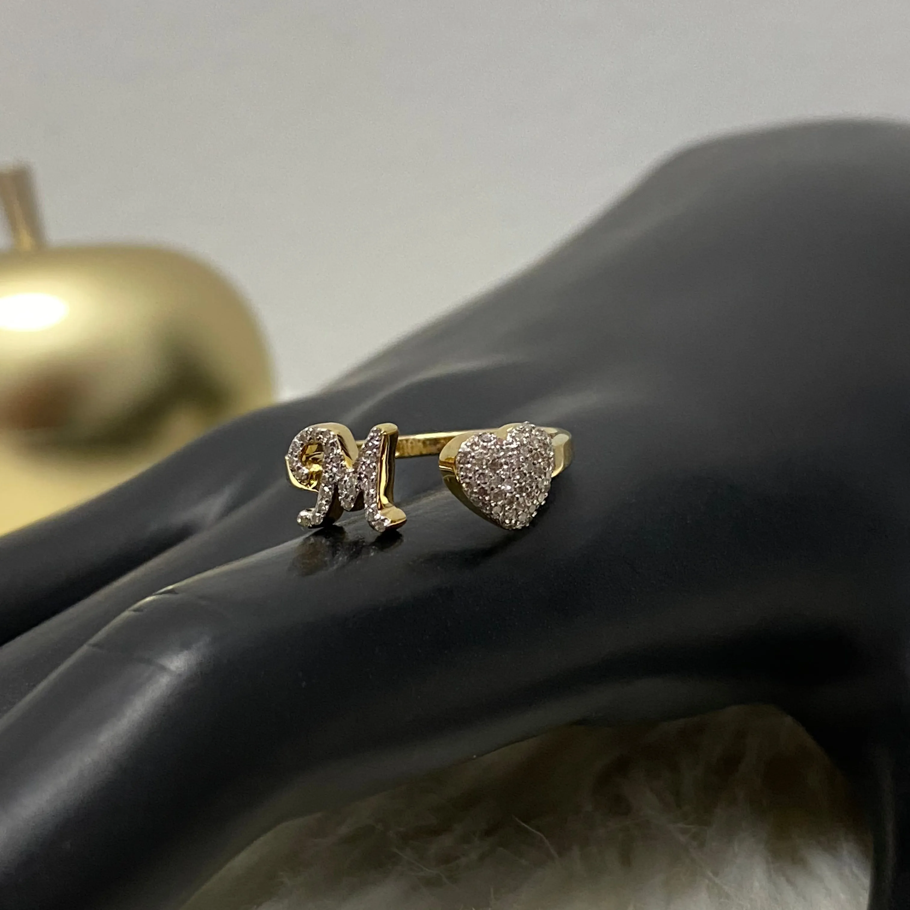 10K Yellow Gold Diamond Heart - Letter M Ring 0.20Ct Dia / 1.8gr / Size 6.5