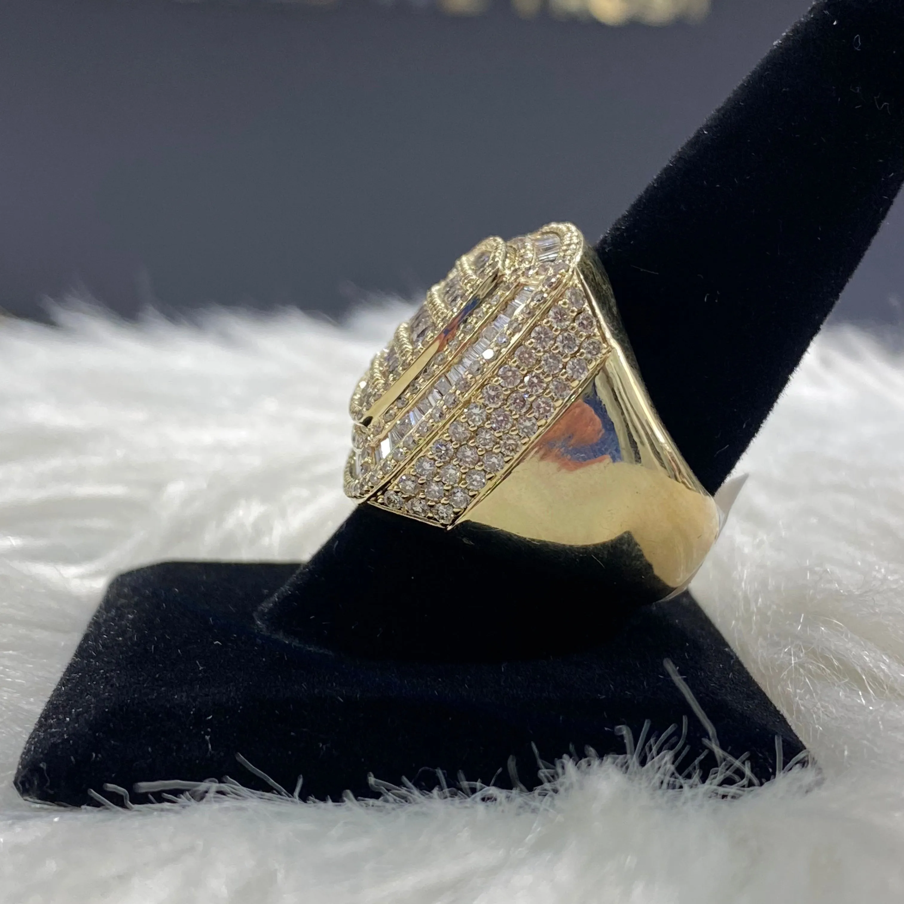 10K Yellow Gold Diamond Square Ring 4.52Ct Dia / 15.9gr / Size 10.5