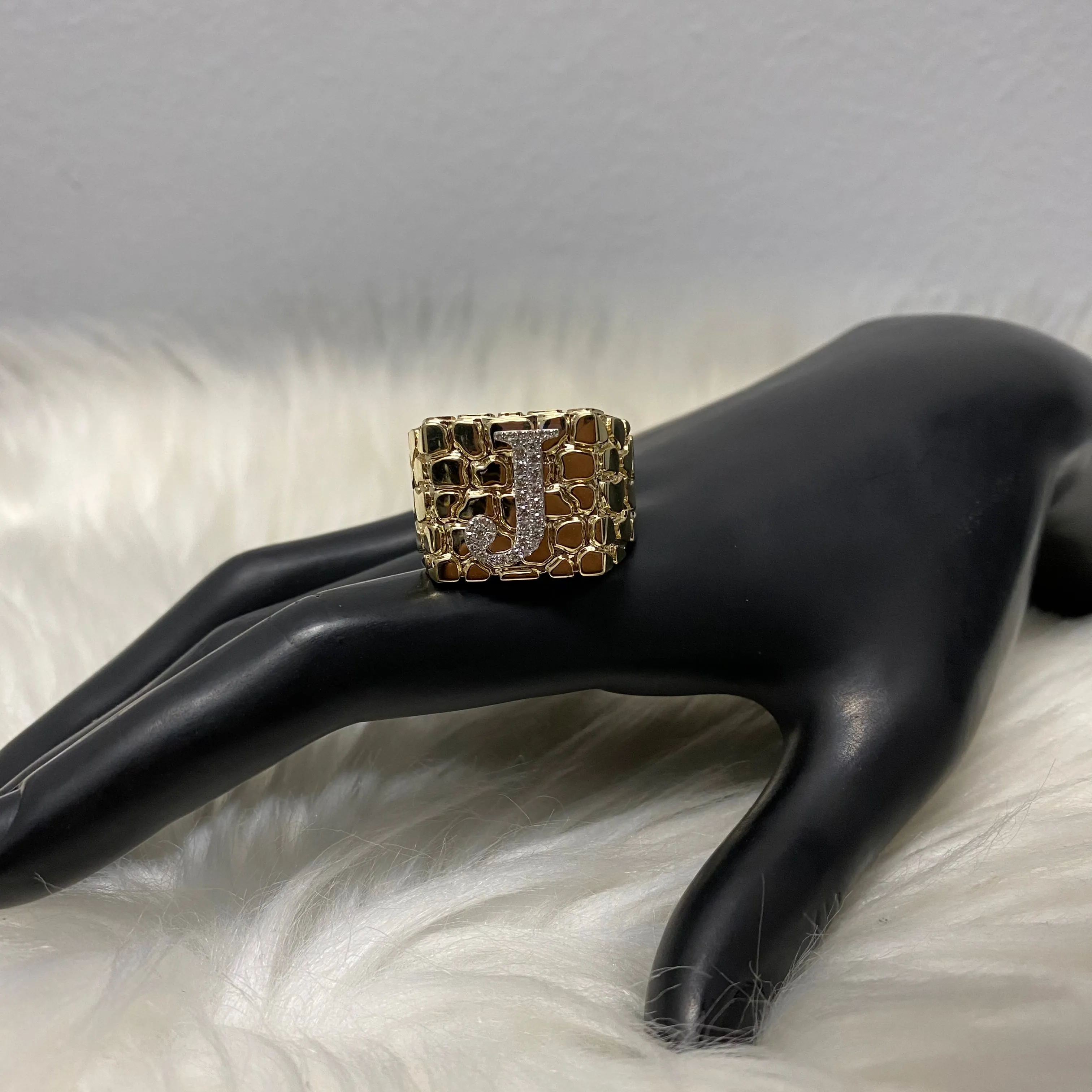 10K Yellow Gold Nugget Letter J Ring 0.30Ct Dia / 12.5gr / Size 11