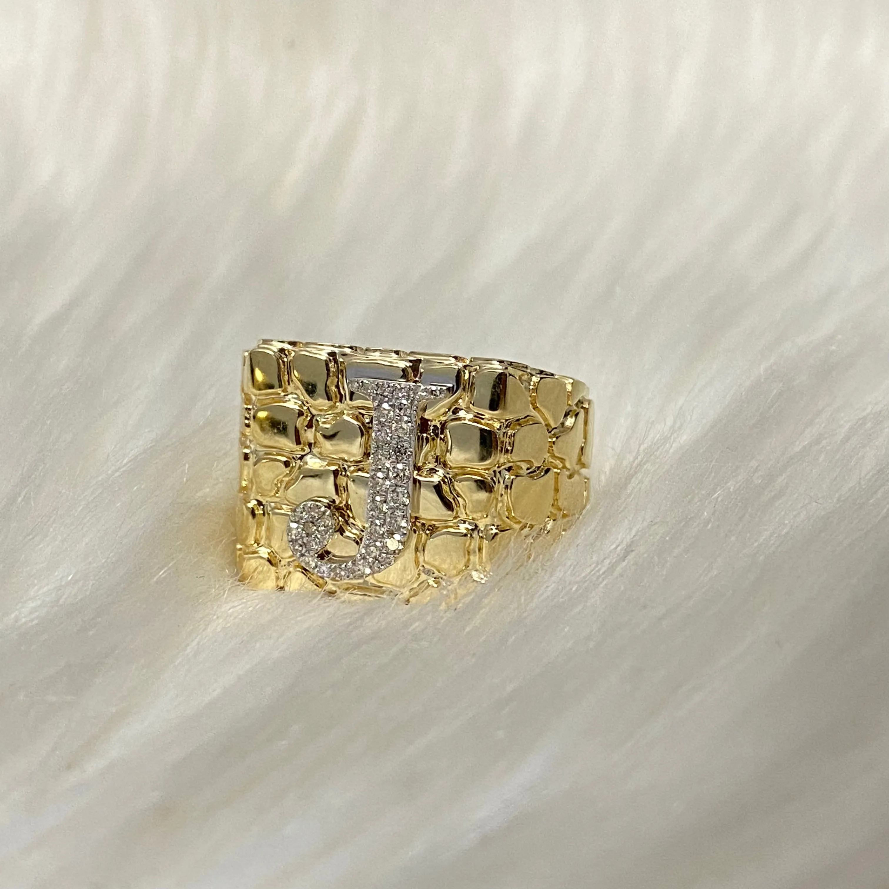 10K Yellow Gold Nugget Letter J Ring 0.30Ct Dia / 12.5gr / Size 11