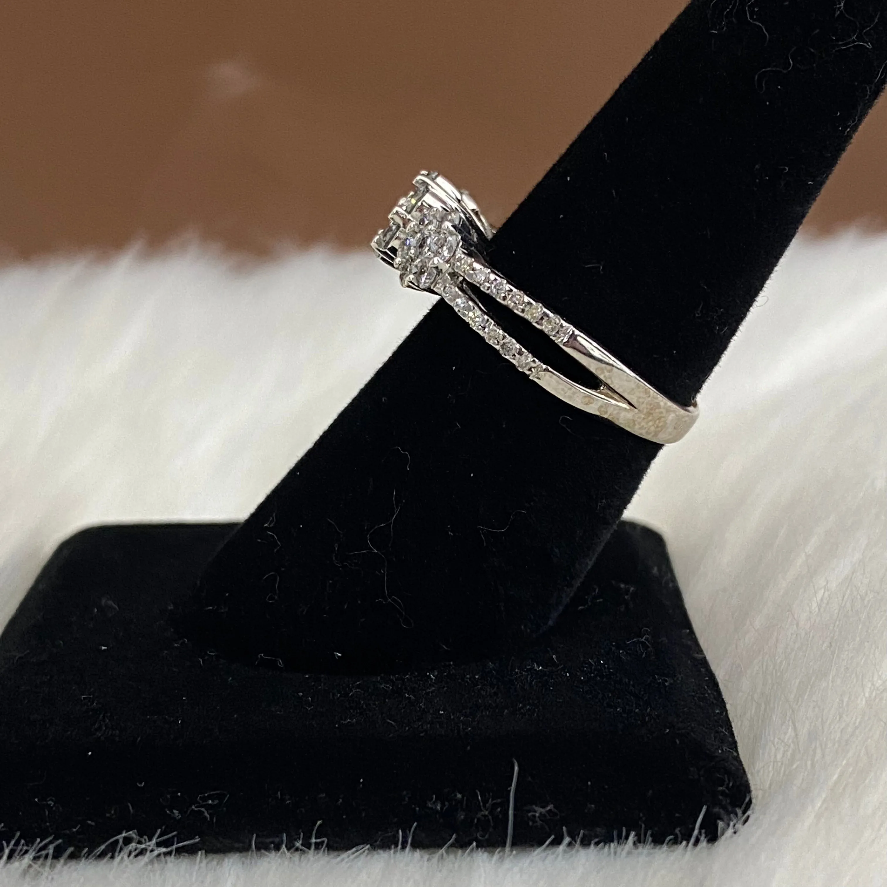 14K White Gold Diamond Flower Wedding Engagement Ring Ct Dia / 5.1gr / Size 7