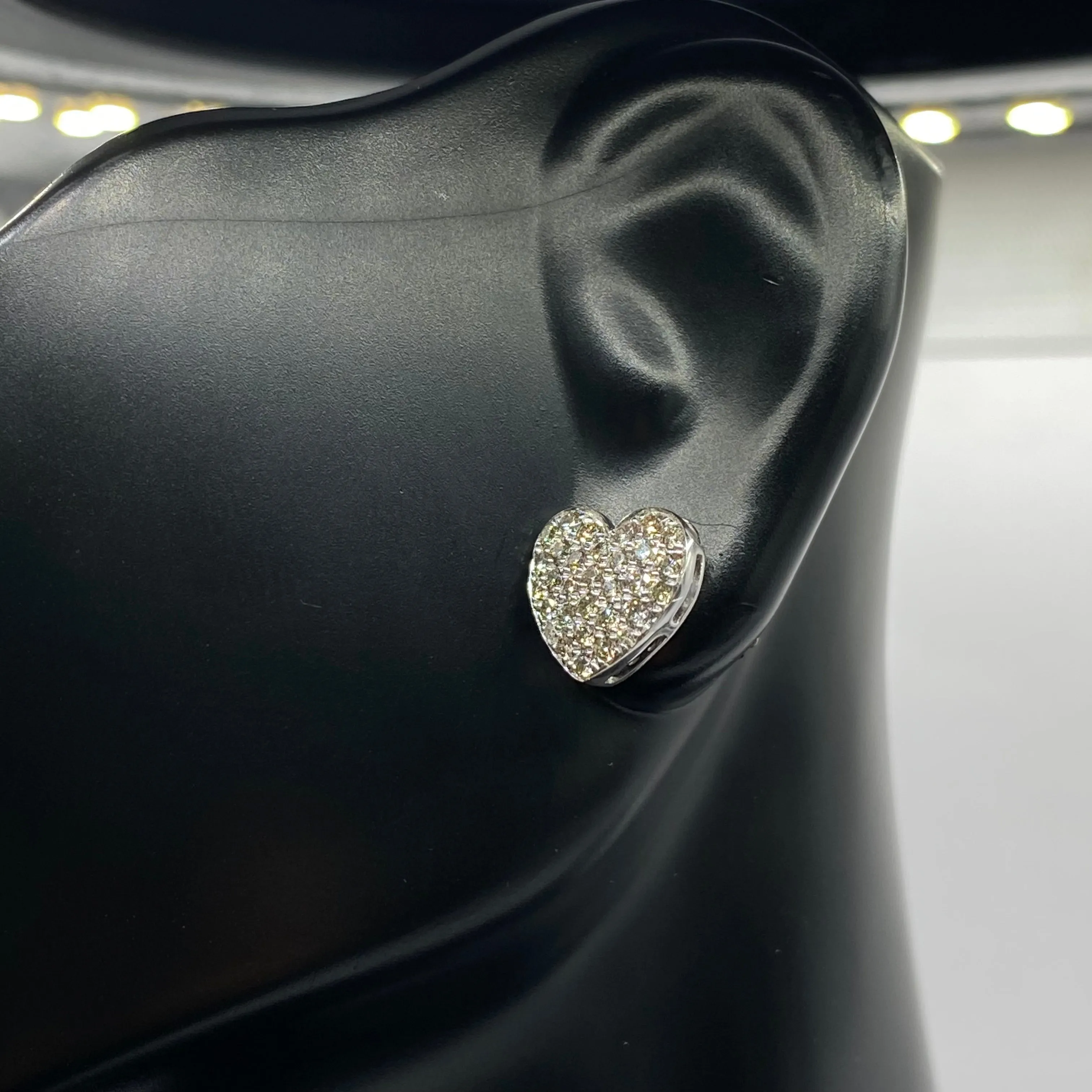 14K White Gold Diamond Heart Stud Earrings 0.85Ct / 3.1gr