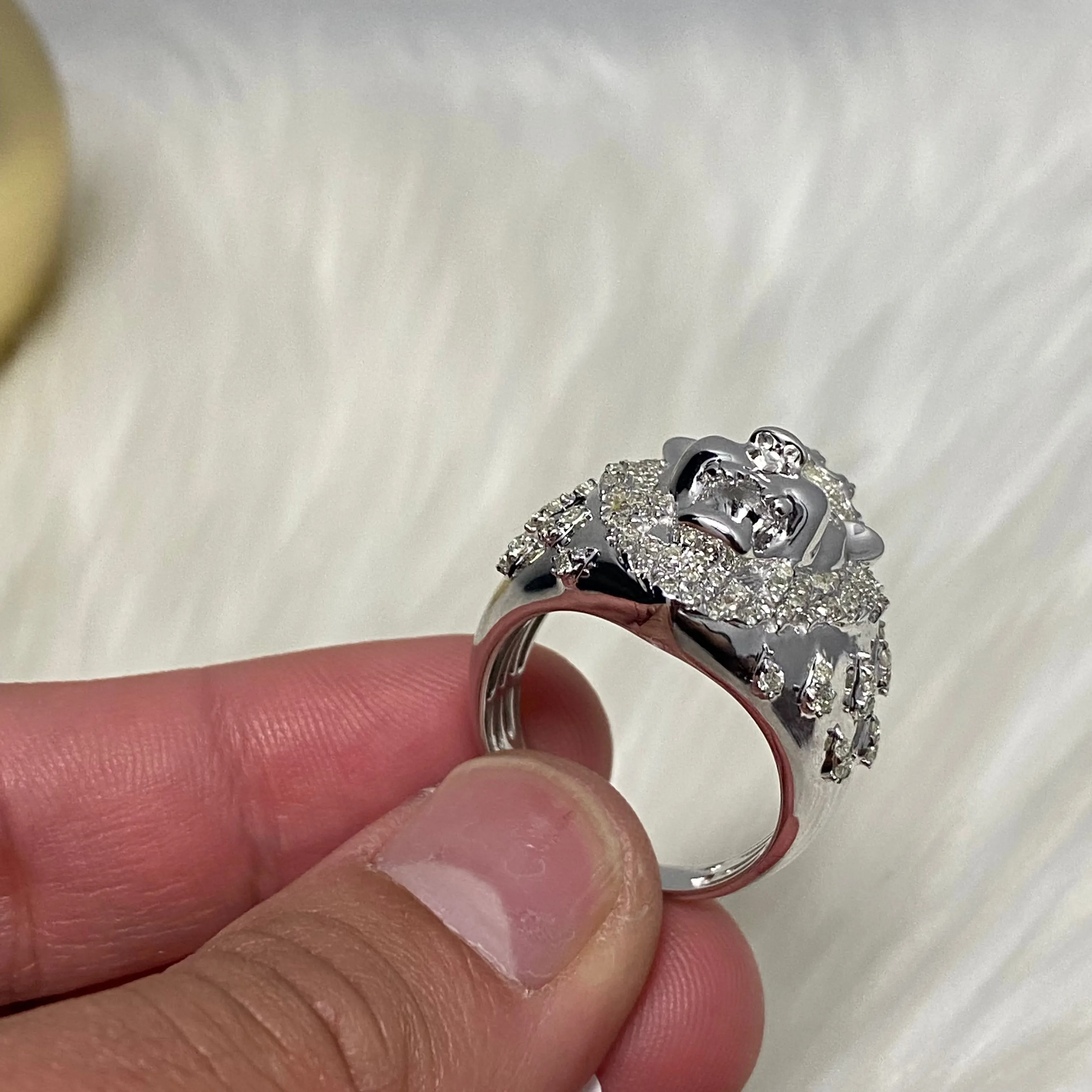 14K White Gold Diamond Lion Ring 0.8Ct Dia / 11.7gr / Size 10