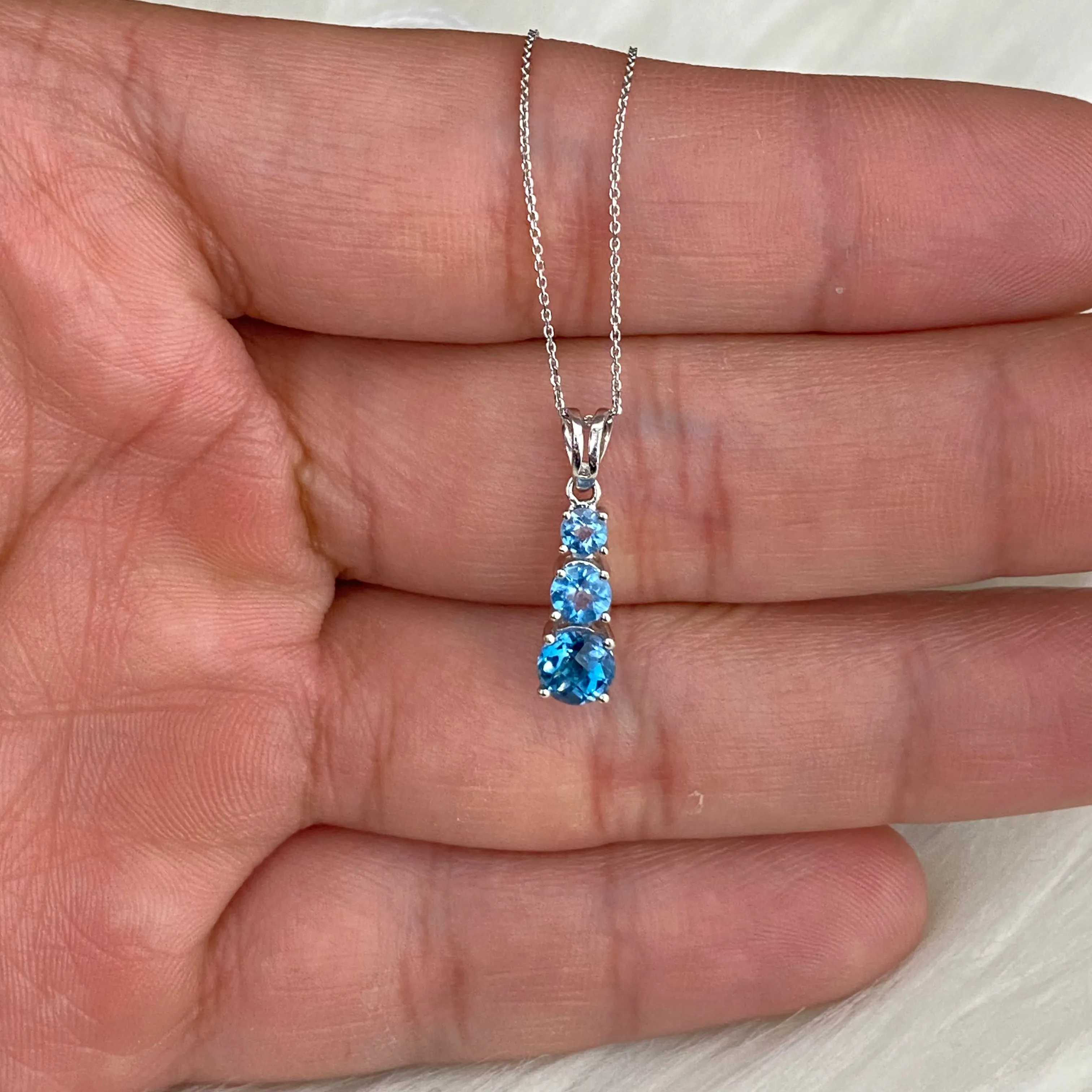 14K White Gold Diamond Luxury Jewelry Set Ct Dia Lab Blue / 1.6gr / 0.5mm / 16in