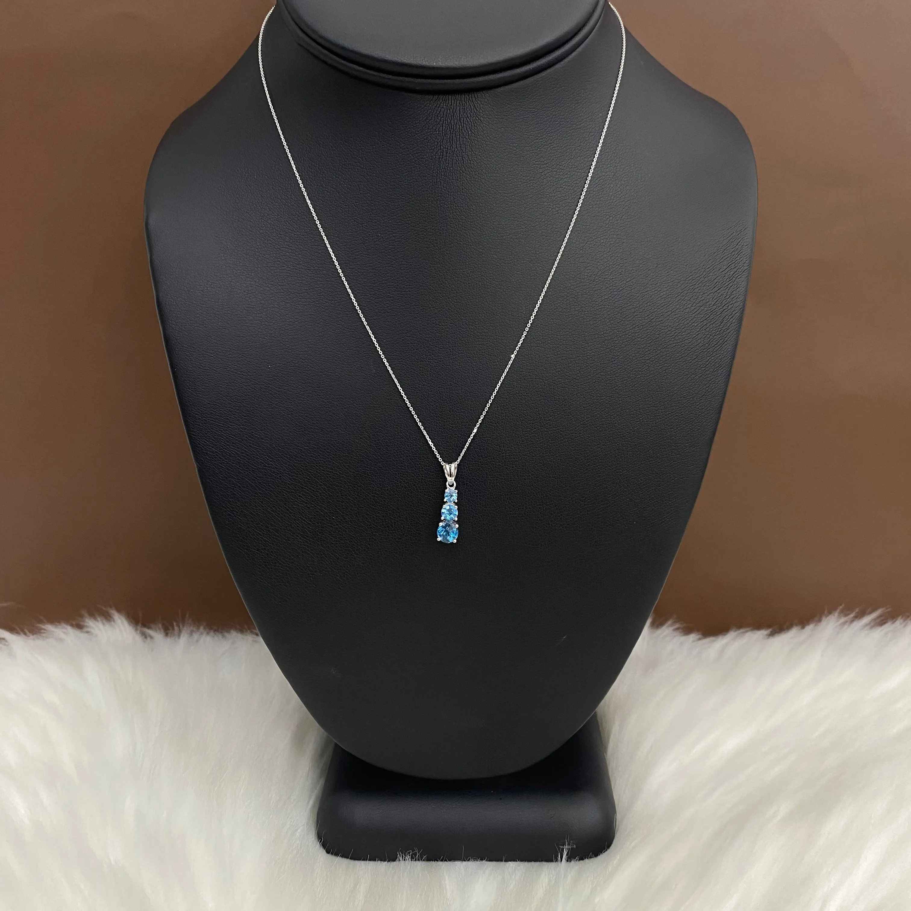 14K White Gold Diamond Luxury Jewelry Set Ct Dia Lab Blue / 1.6gr / 0.5mm / 16in