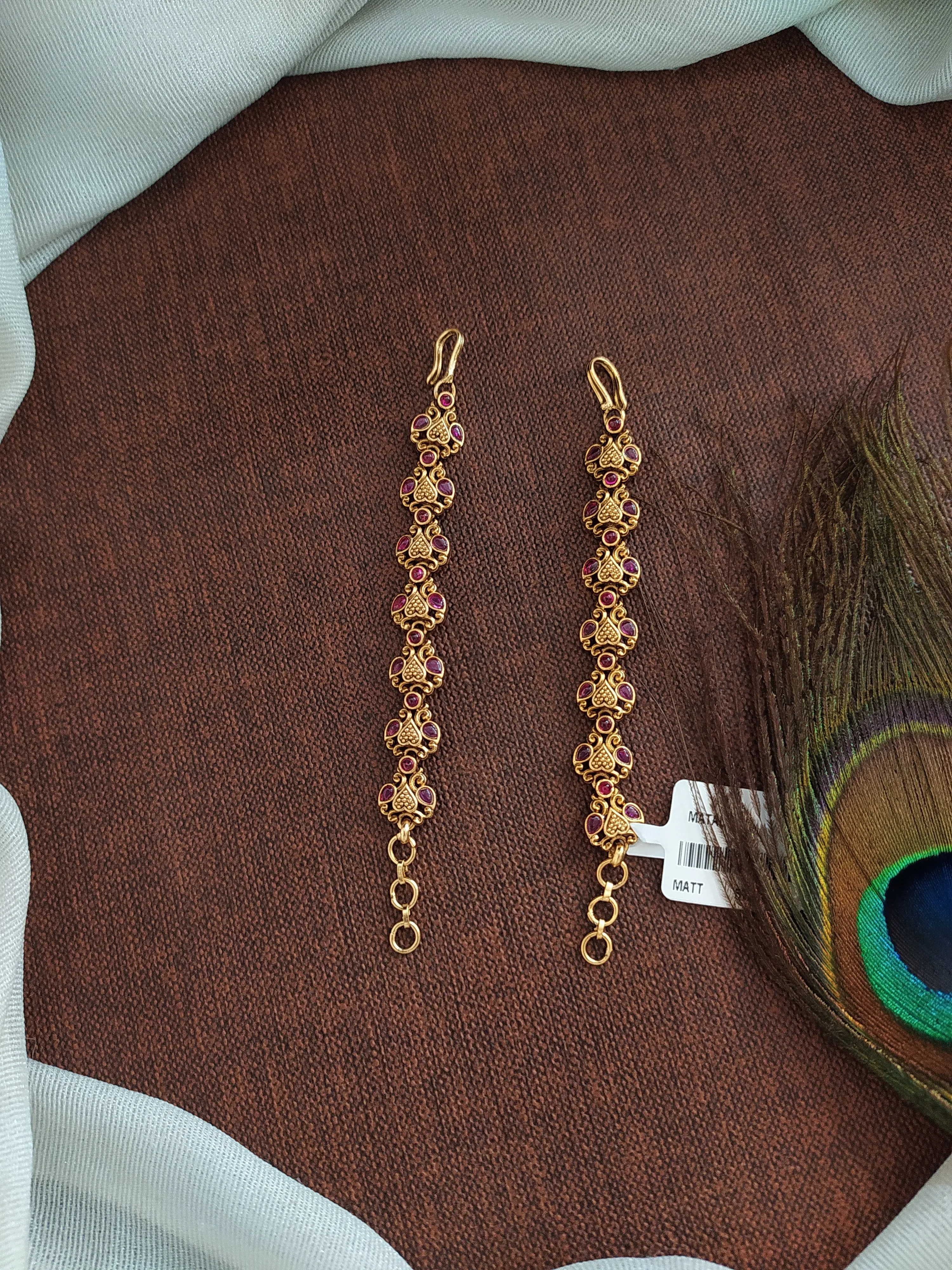 Antique Straight Matil with Kemp and Green Stones