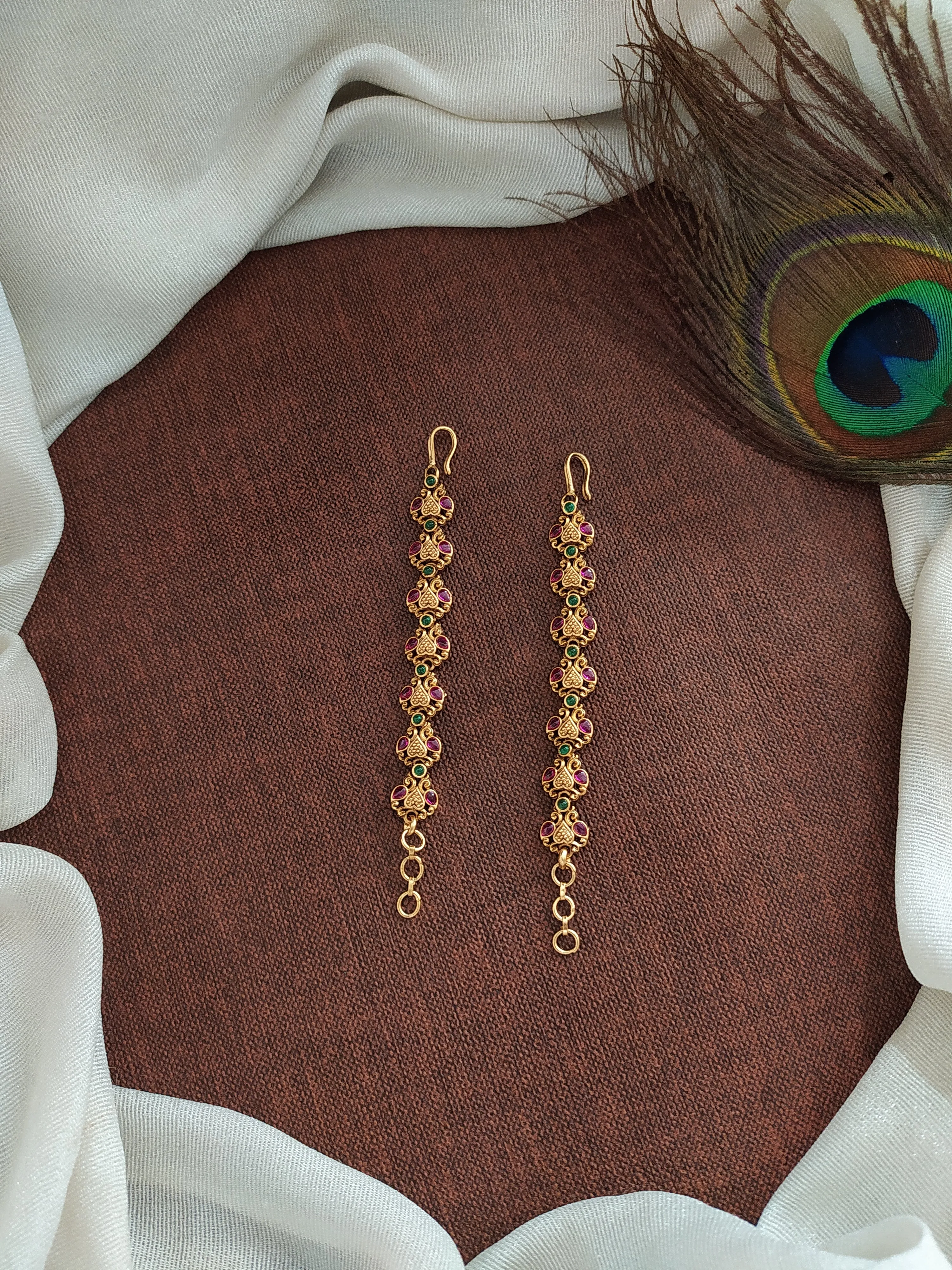 Antique Straight Matil with Kemp and Green Stones
