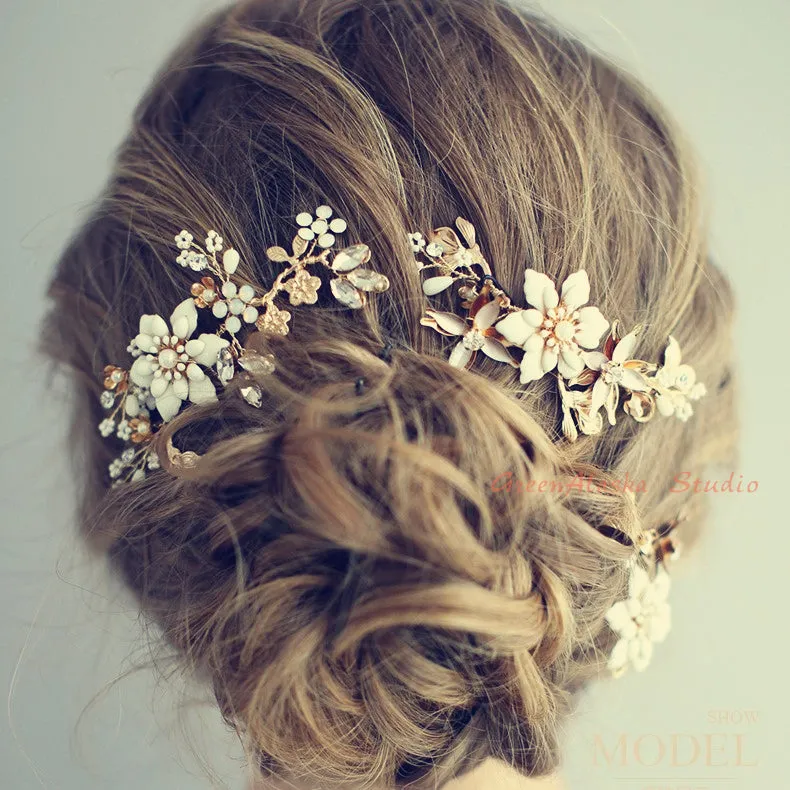 C191. white floral hair pins set