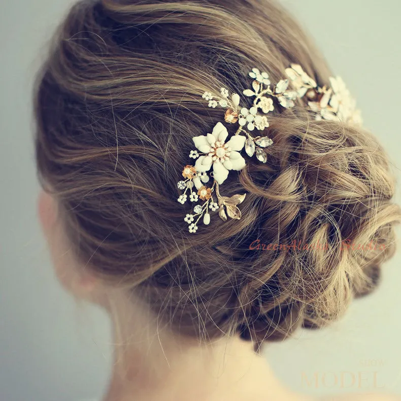 C191. white floral hair pins set