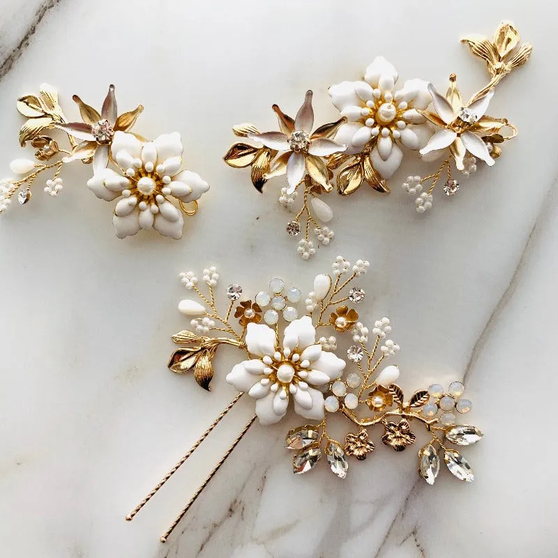 C191. white floral hair pins set