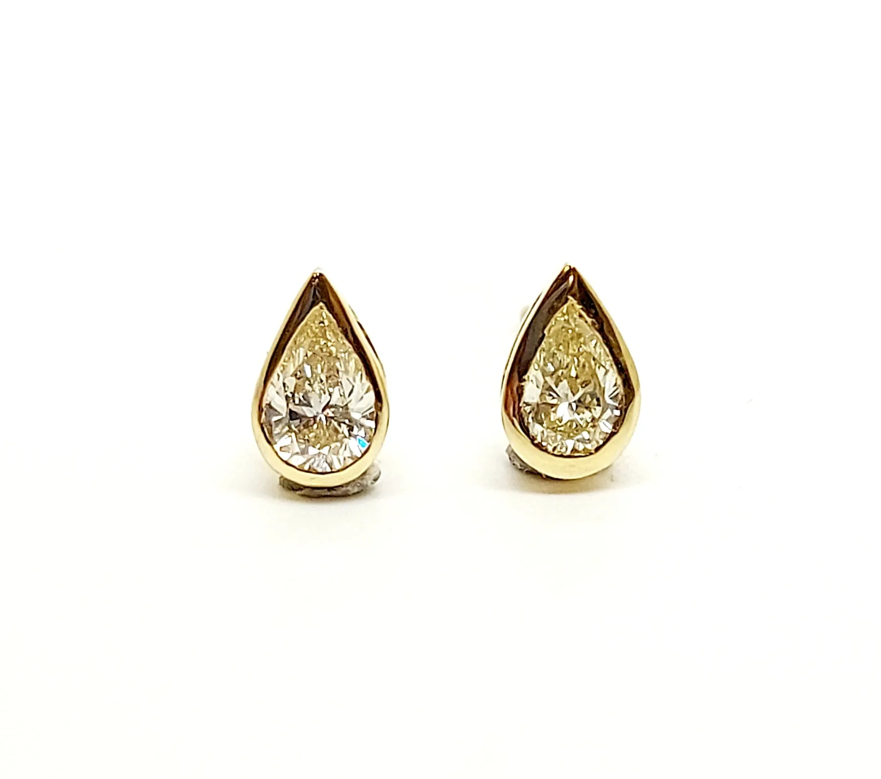 Diamond Pear-Cut Stud Earrings In 14k Yellow Gold