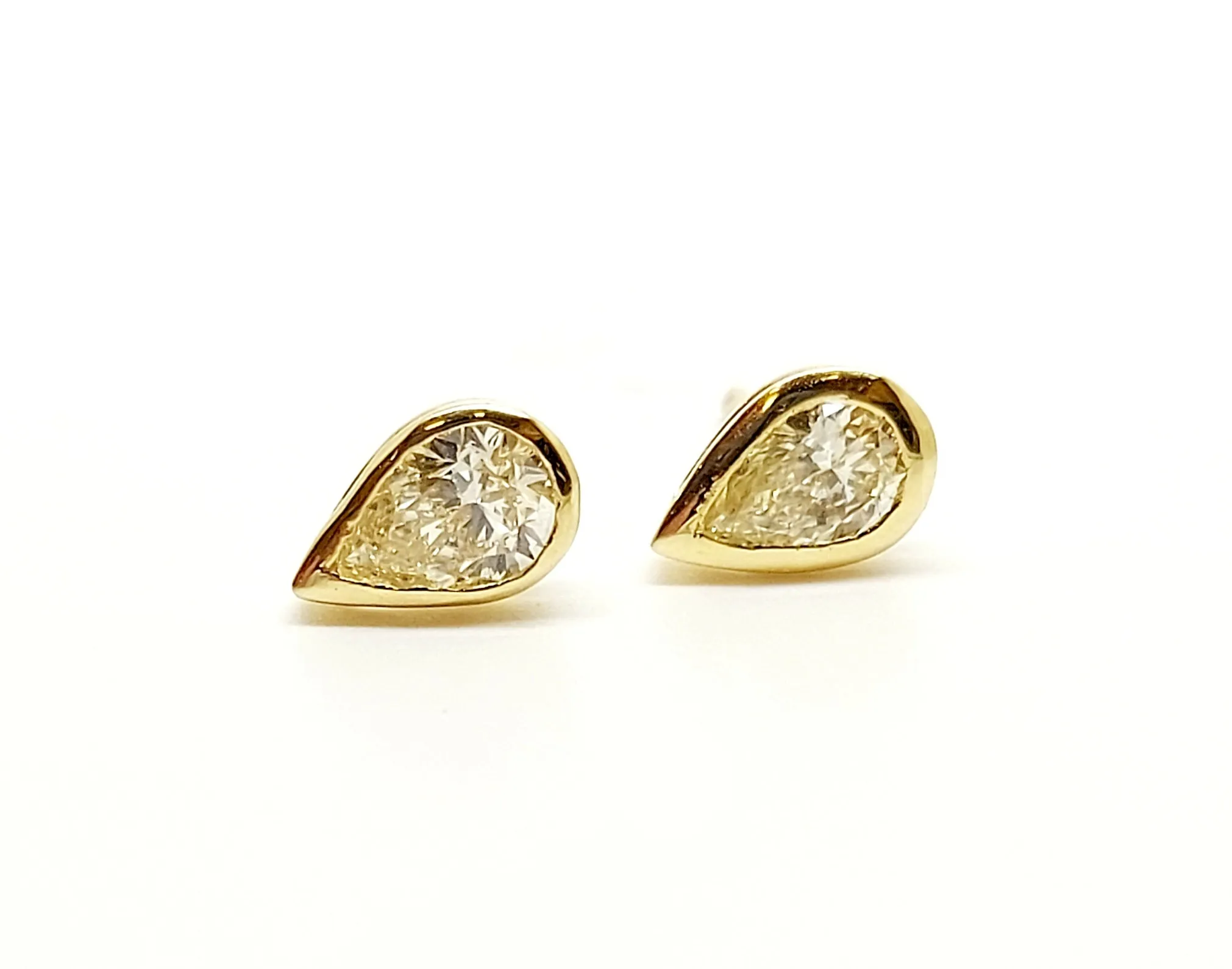 Diamond Pear-Cut Stud Earrings In 14k Yellow Gold