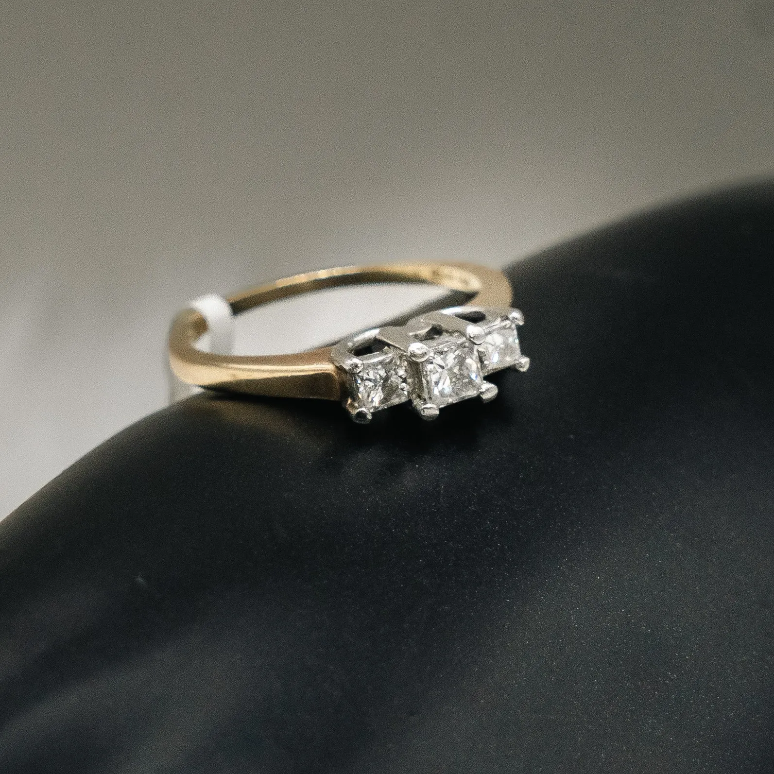 Diamonds Trio Engagement Ring 14K Yellow Gold / 3.5gr / Size 6.5
