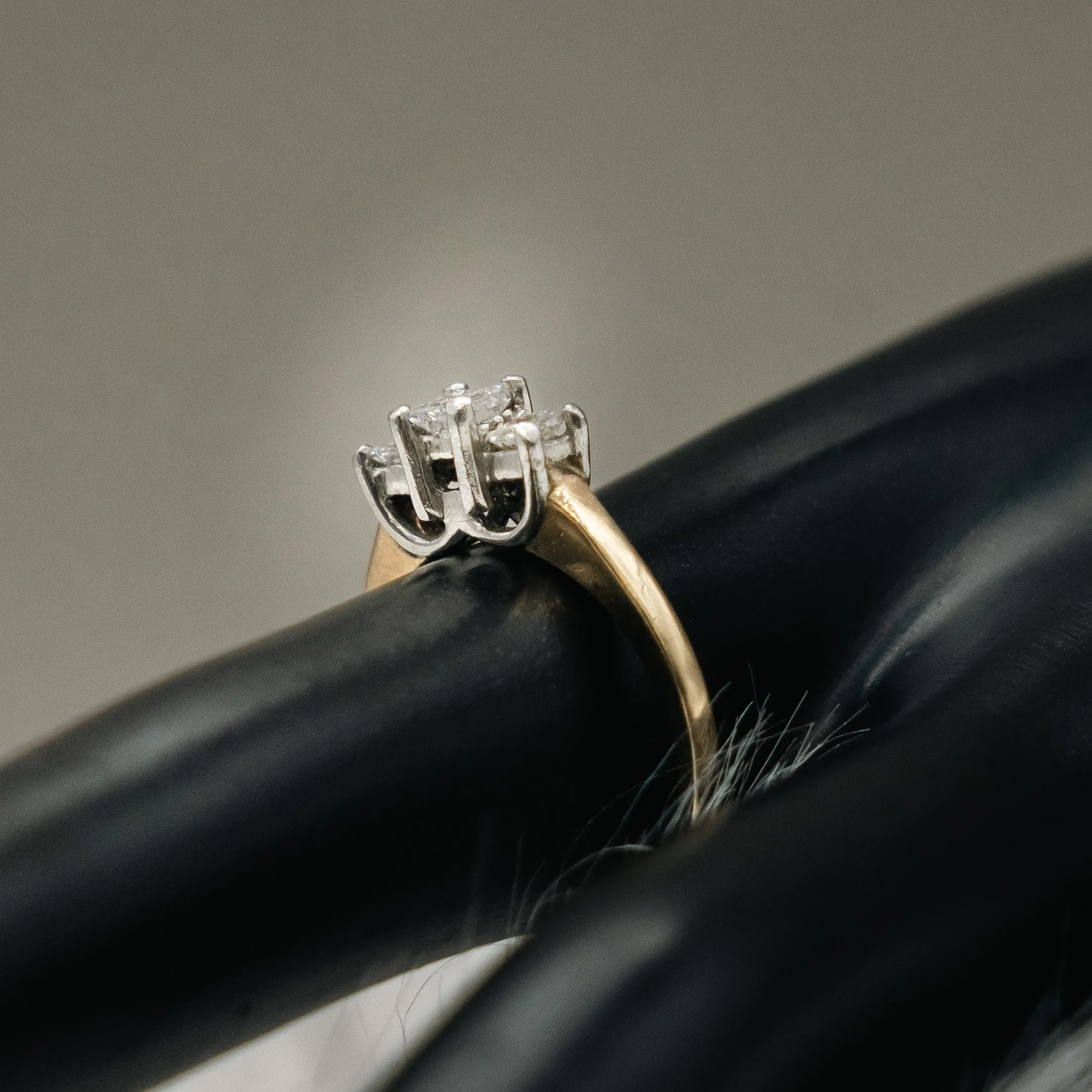 Diamonds Trio Engagement Ring 14K Yellow Gold / 3.5gr / Size 6.5