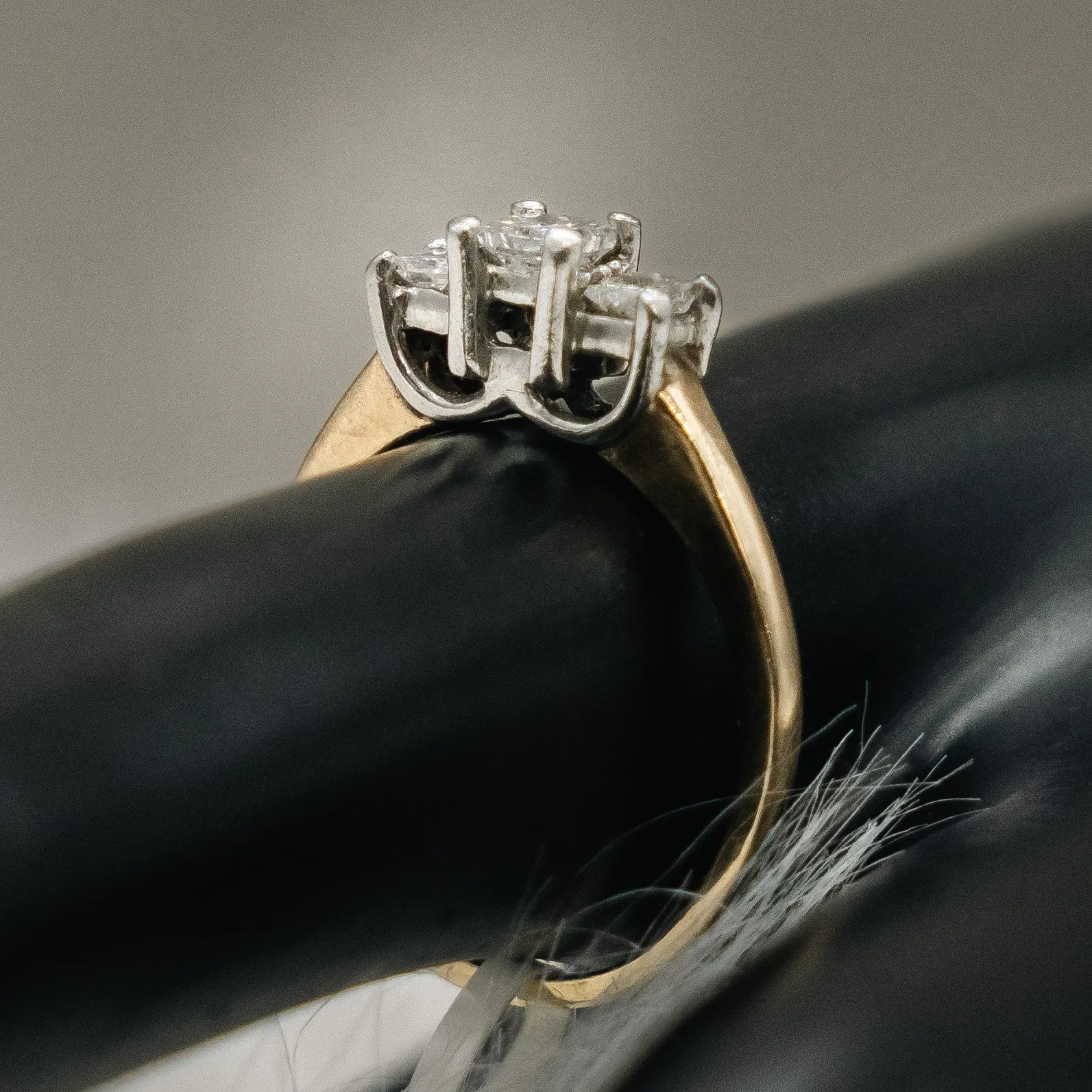 Diamonds Trio Engagement Ring 14K Yellow Gold / 3.5gr / Size 6.5
