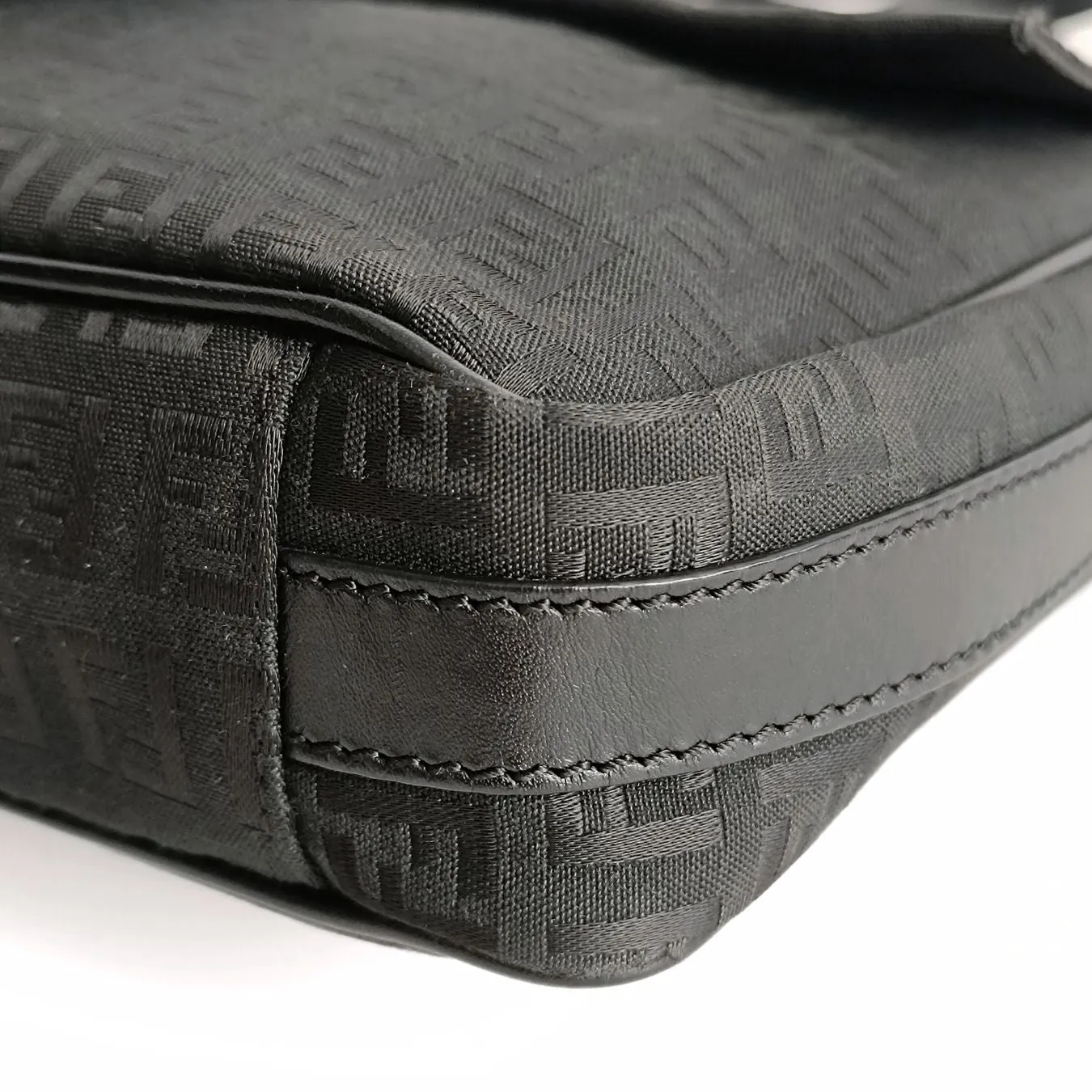 Fendi Fendi Camera shoulder bag in black Zucchino canvas - '10s