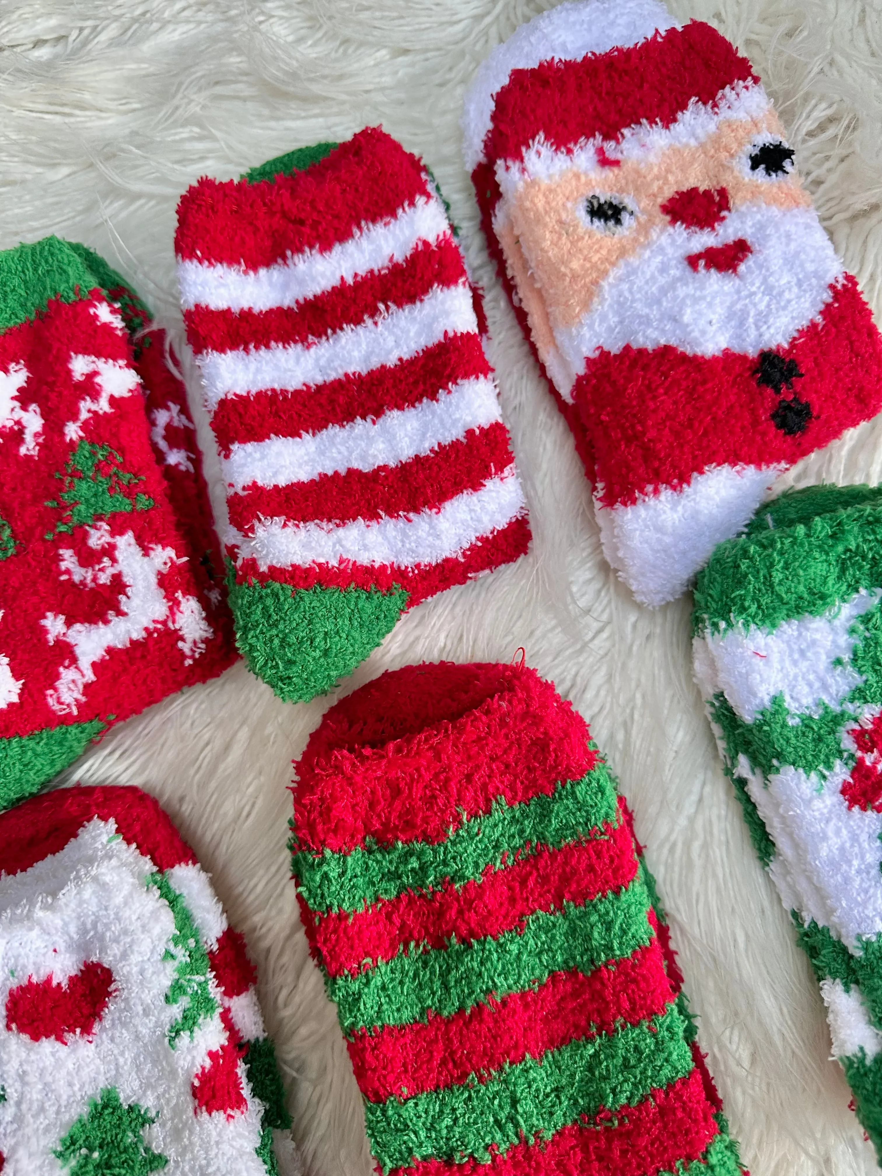 Fluffy Christmas Socks 🎅🏻🎁🌟