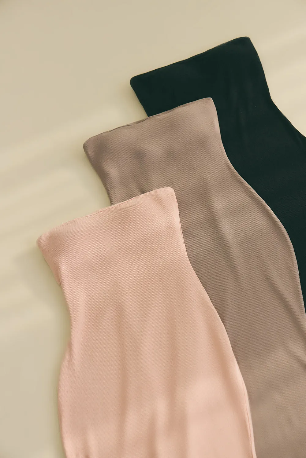 一見鍾情羅紋平口襯墊長洋裝<br>Elegant Rib Knit Strapless Bra Dress