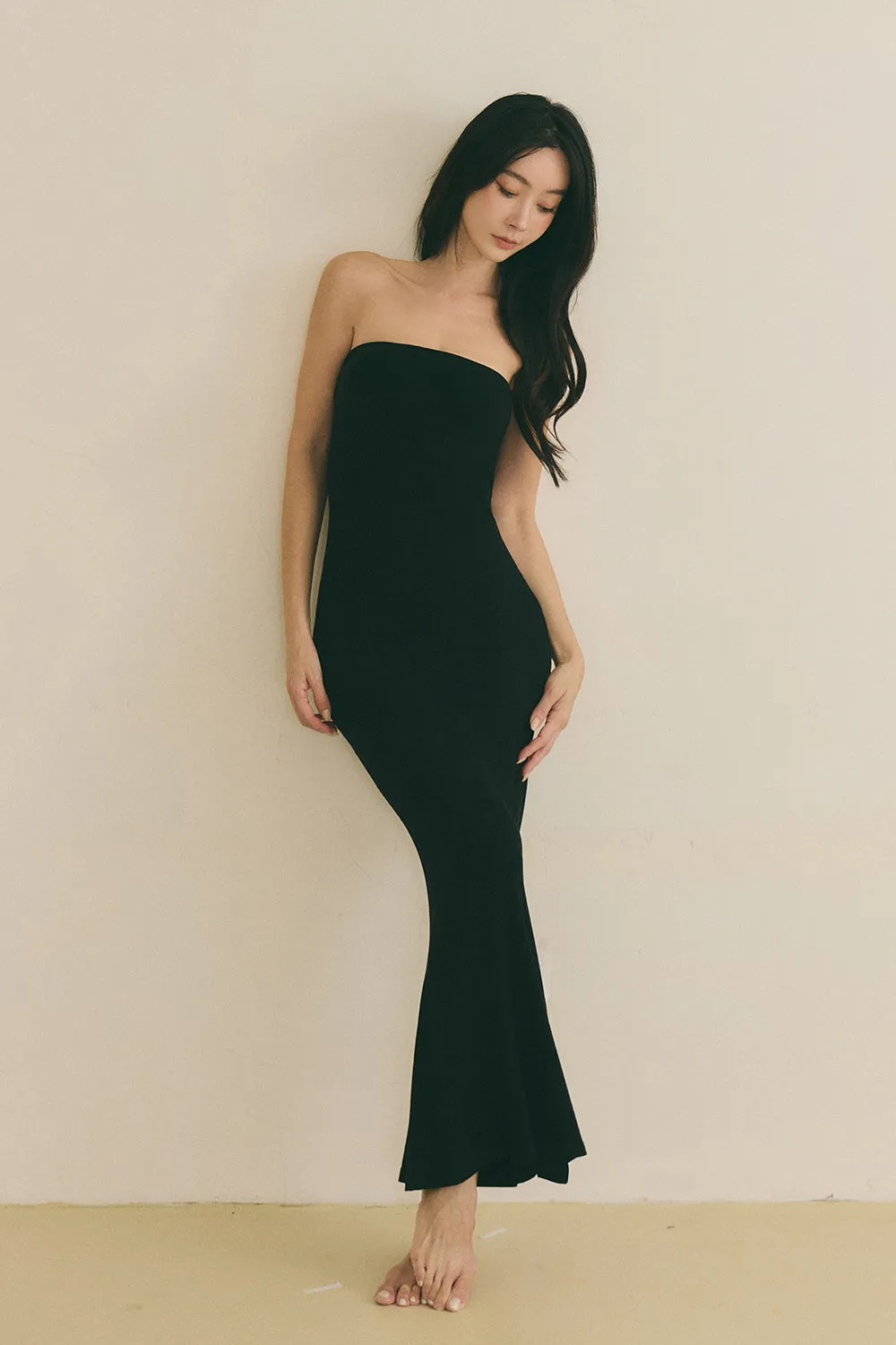 一見鍾情羅紋平口襯墊長洋裝<br>Elegant Rib Knit Strapless Bra Dress