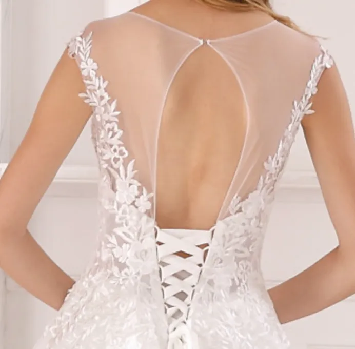 Luxurious Lace A Line Wedding Bridal Gown