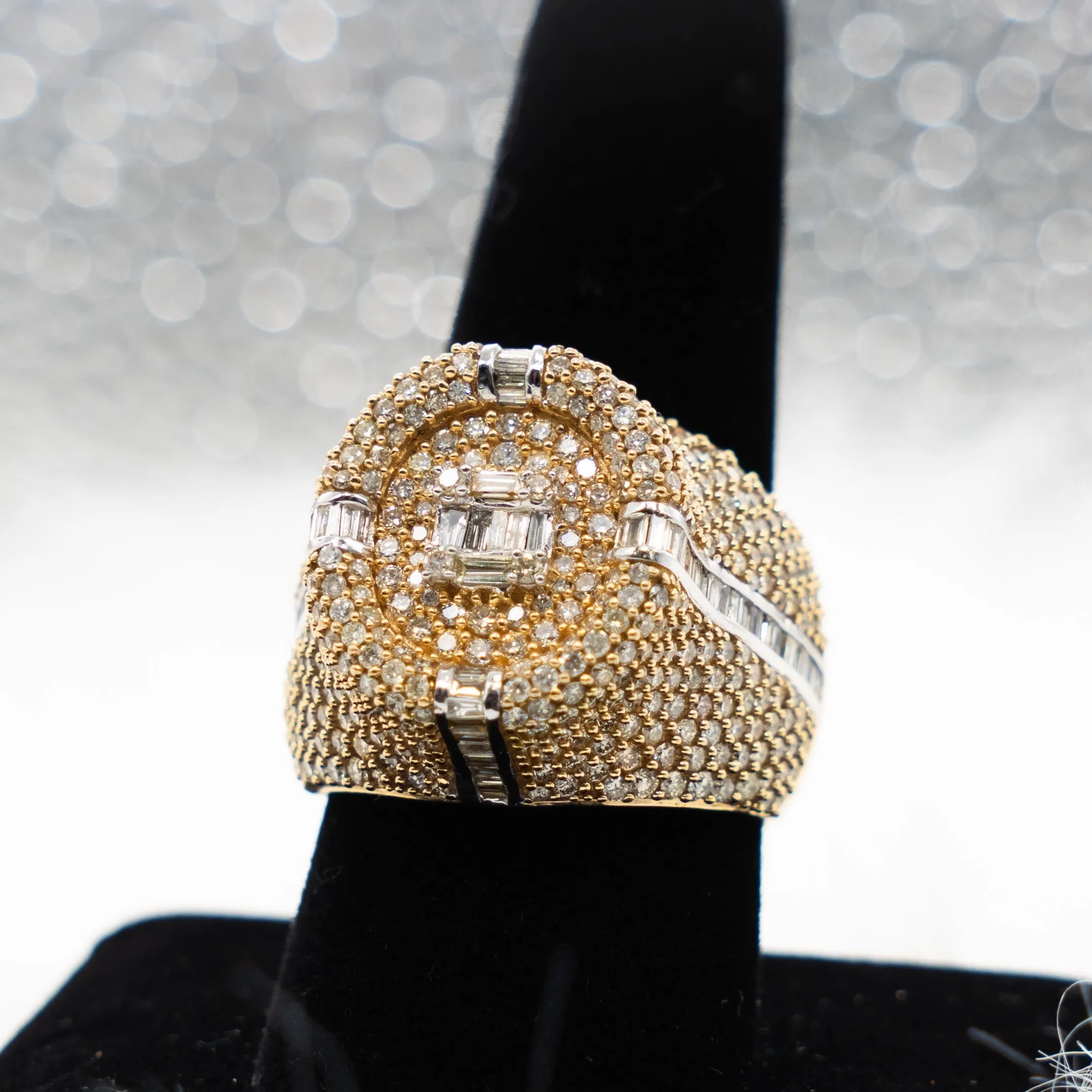 Luxury Ring 10K Yellow Gold With Diamonds Round & Baguette / 15.4gr / Size 10