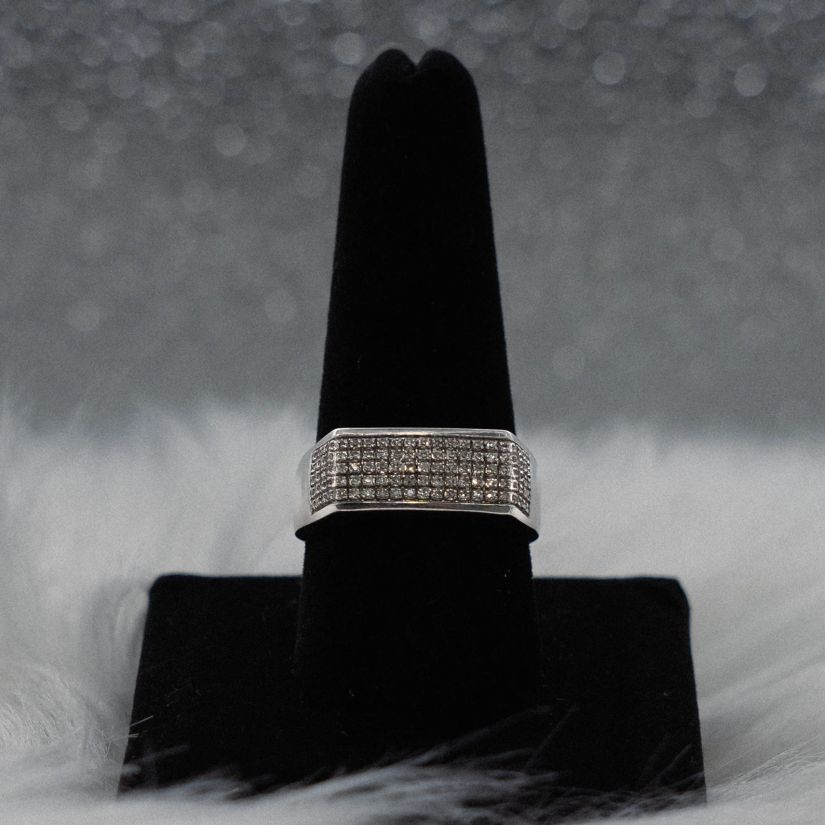 Men'S Ring 10K White Gold With Diamond / 4.4gr / Size 10