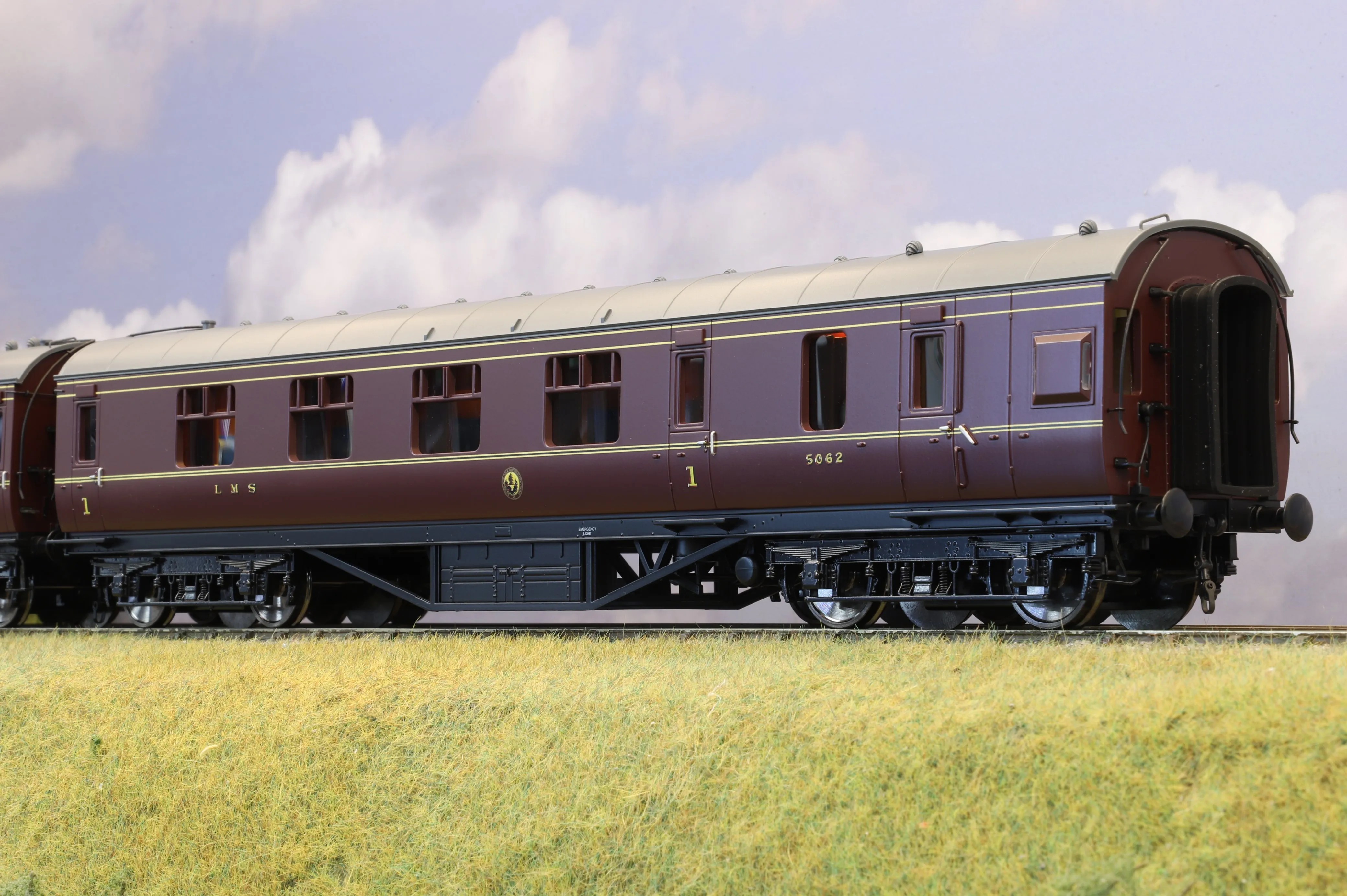 MTH Finescale O Gauge 4-Car LMS Standard Passenger Coach Set Lined Maroon