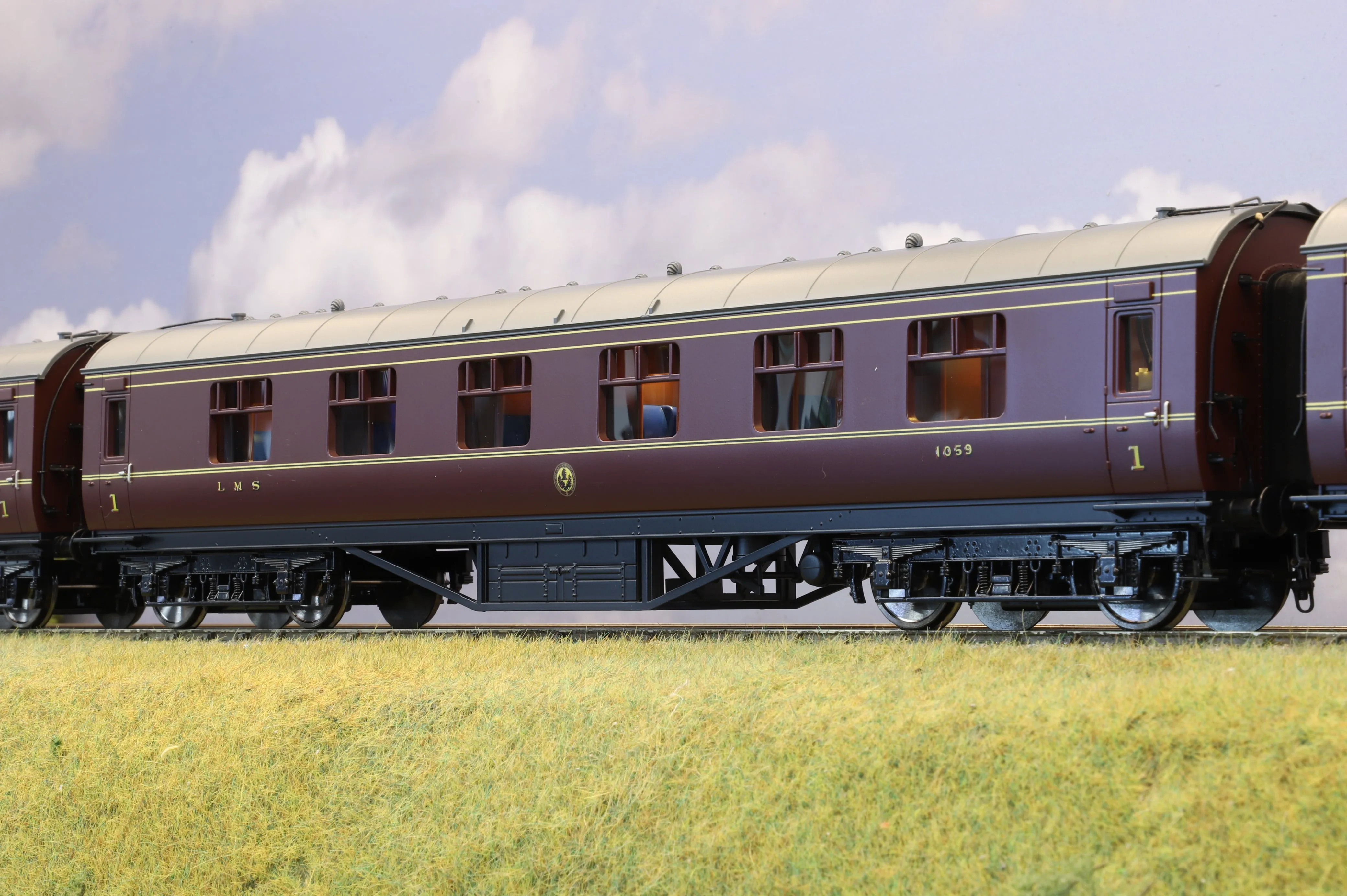 MTH Finescale O Gauge 4-Car LMS Standard Passenger Coach Set Lined Maroon