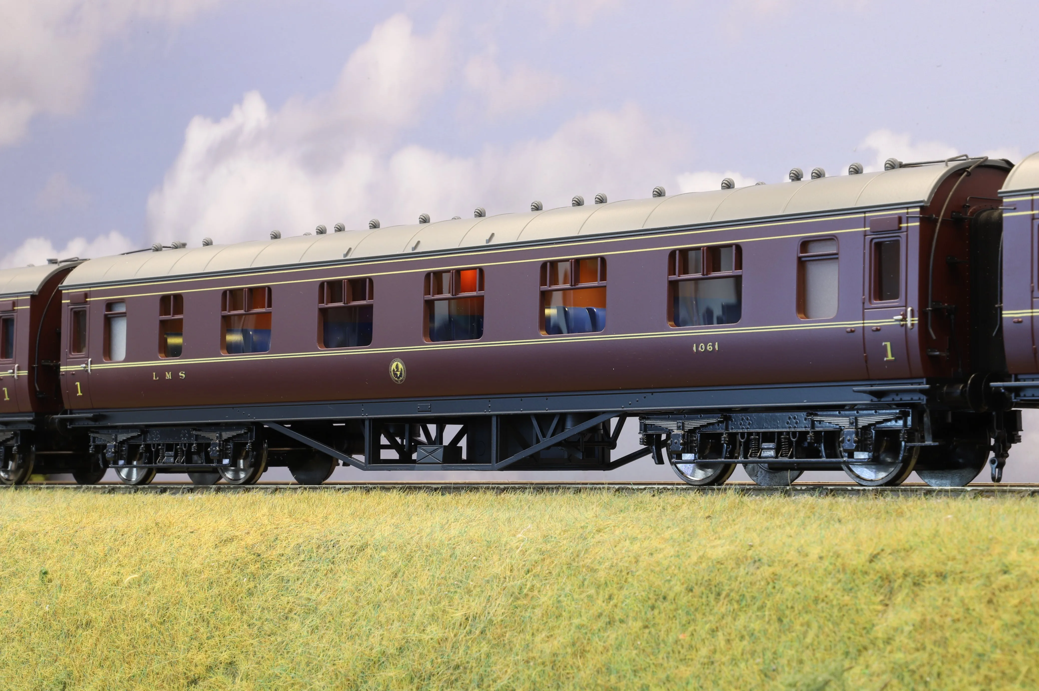 MTH Finescale O Gauge 4-Car LMS Standard Passenger Coach Set Lined Maroon