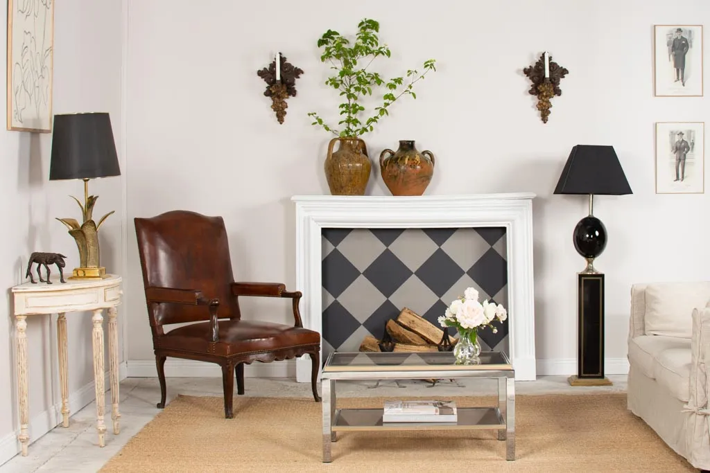 Superb bronze table lamp with gold foliage