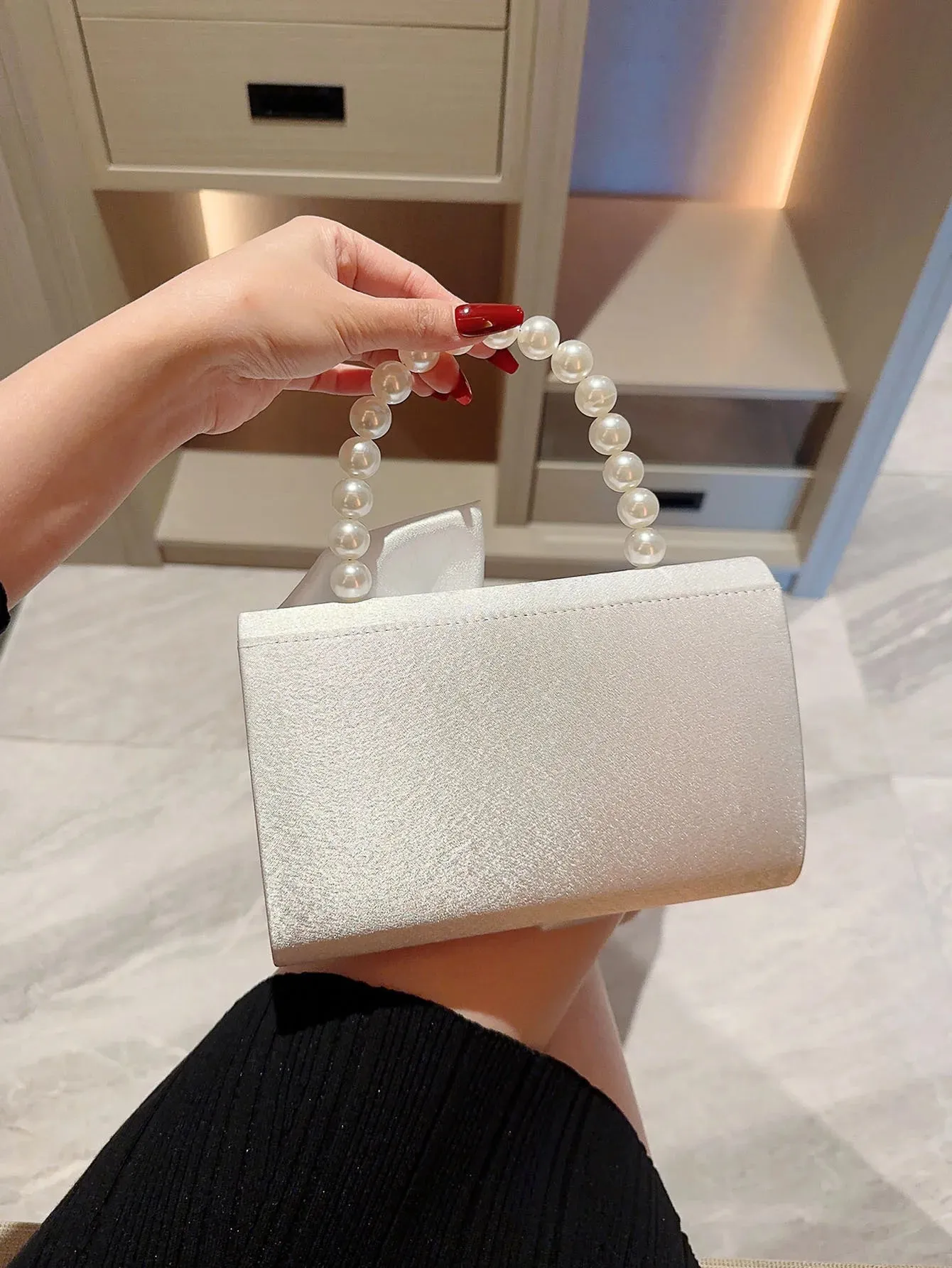 Vvsha Lady Exquisite Flower Evening Bag white Wedding Bag Faux Pearl Handheld Banquet Bag Evening Bag Party Bag Prom Bag Dress Bag
