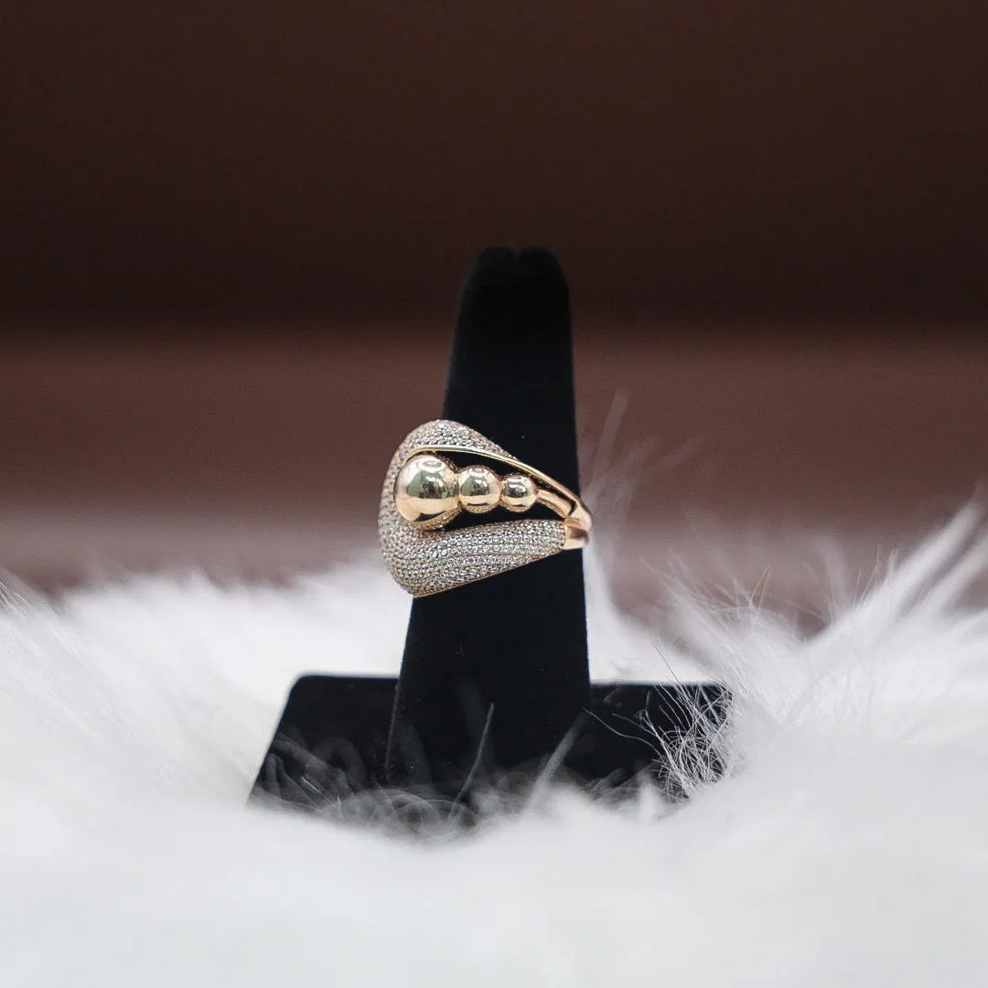 Women Ring 14K Yellow Gold With Diamonds / 5.6gr / Size 7