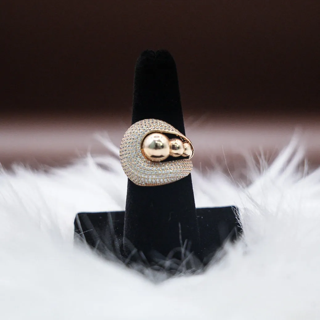 Women Ring 14K Yellow Gold With Diamonds / 5.6gr / Size 7